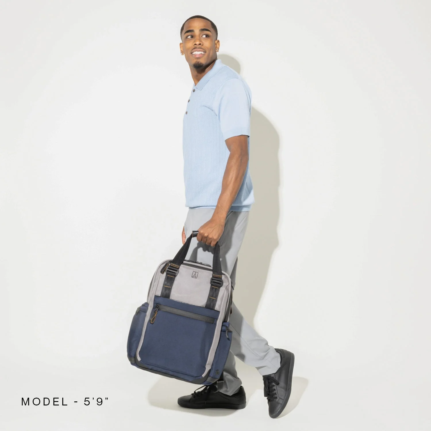 Travelpro® Altitude™ Medium Expandable Laptop Backpack 25-30L- Stellar Navy/Grey - Image 31