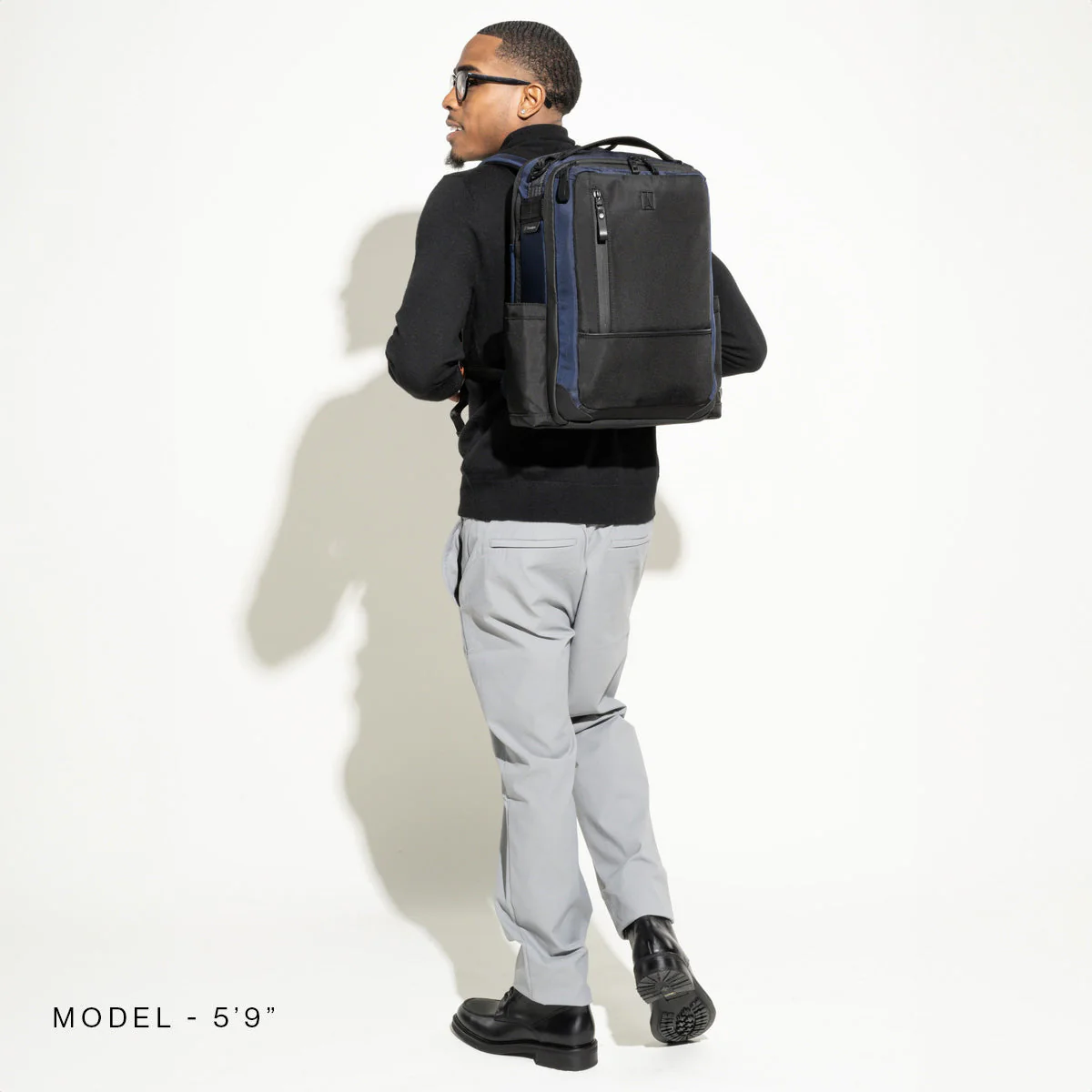 Travelpro® Altitude™ Slim Expandable Laptop Backpack 20-24L- Stellar Navy/ Grey - Image 31