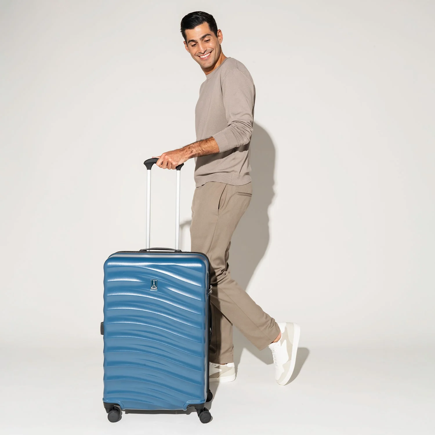 Maxlite® Air V2 Medium Check-In Hardside Spinner - Image 4
