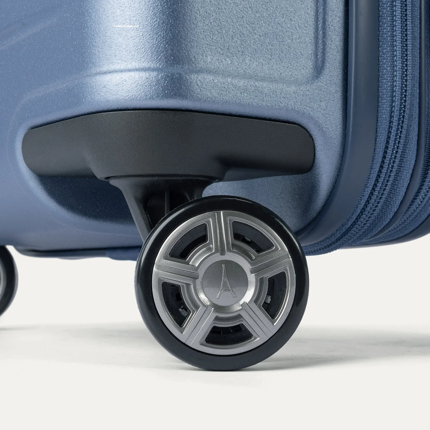 Platinum® Elite Compact Carry-On Hardside Spinner - Image 30