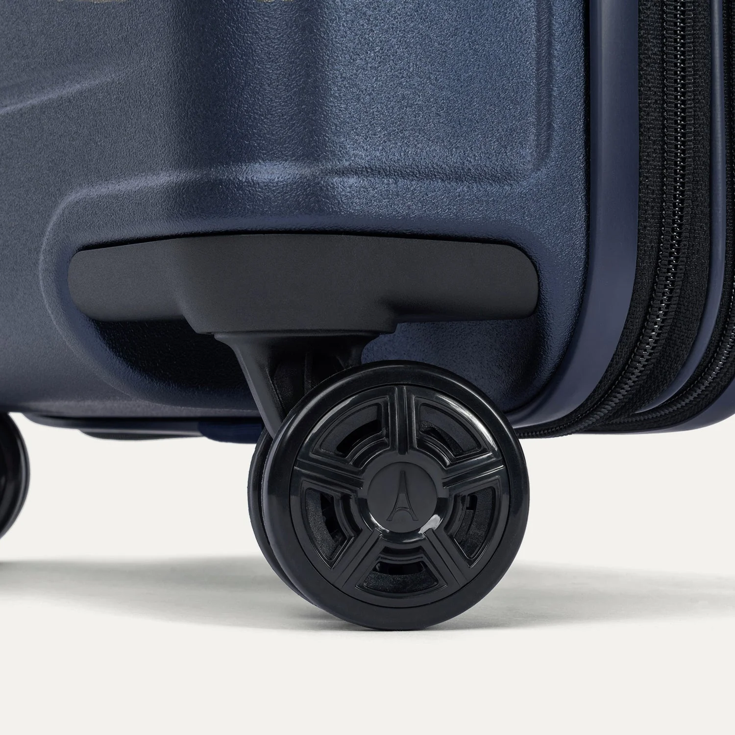 Platinum® Elite Compact Carry-On Hardside Spinner - Image 47