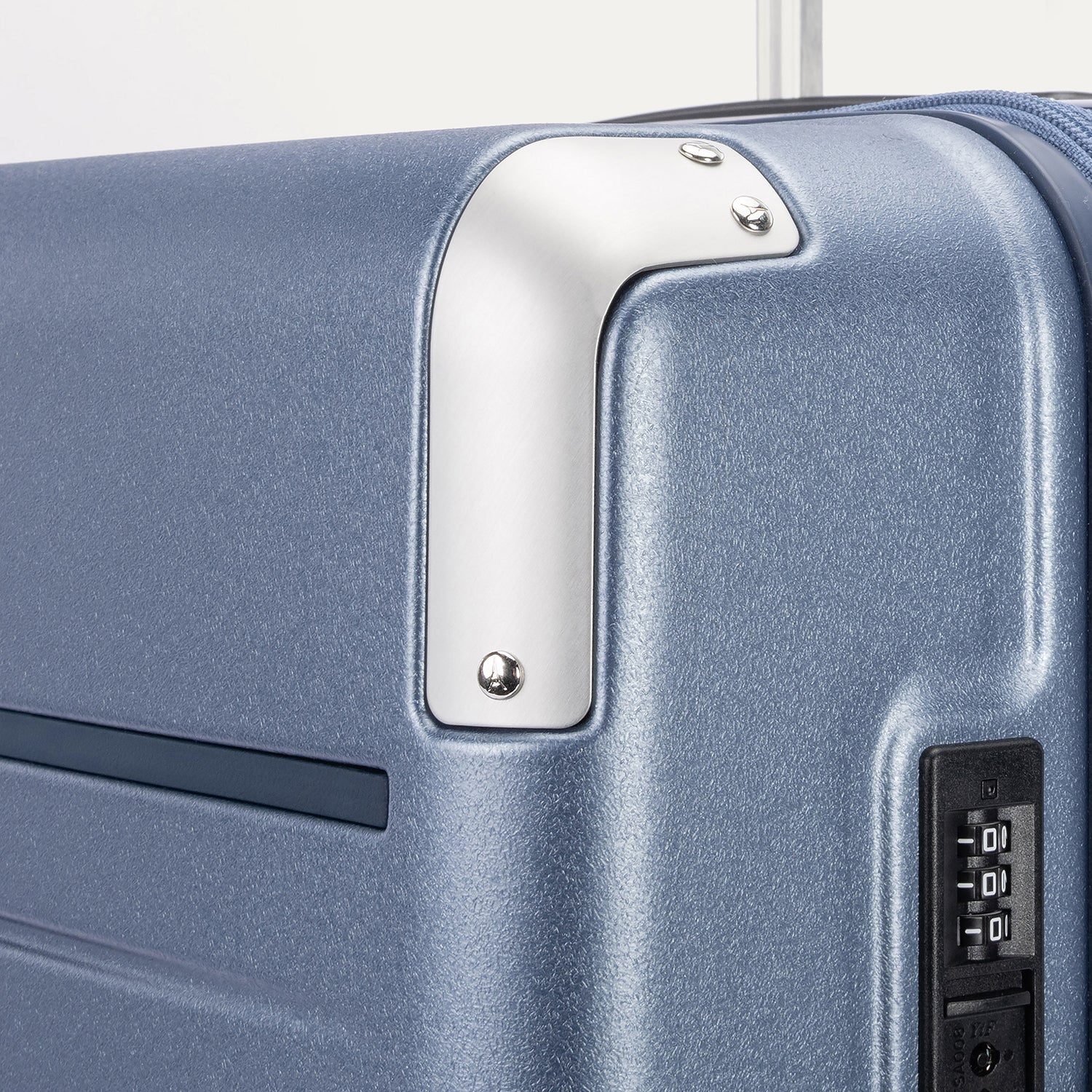Platinum® Elite Medium Check-In Hardside Spinner - Image 18