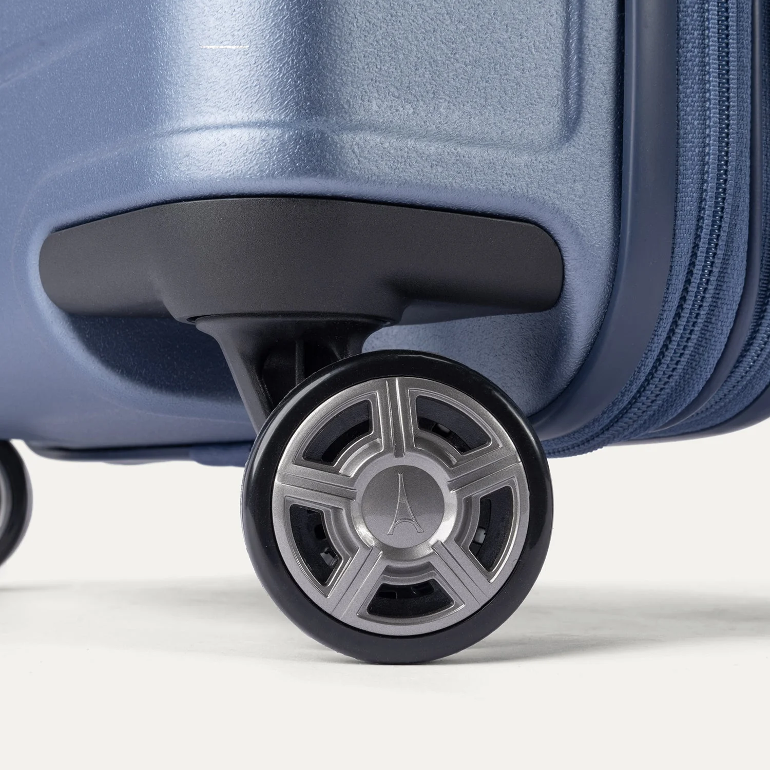 Platinum® Elite Medium Check-In Hardside Spinner - Image 26