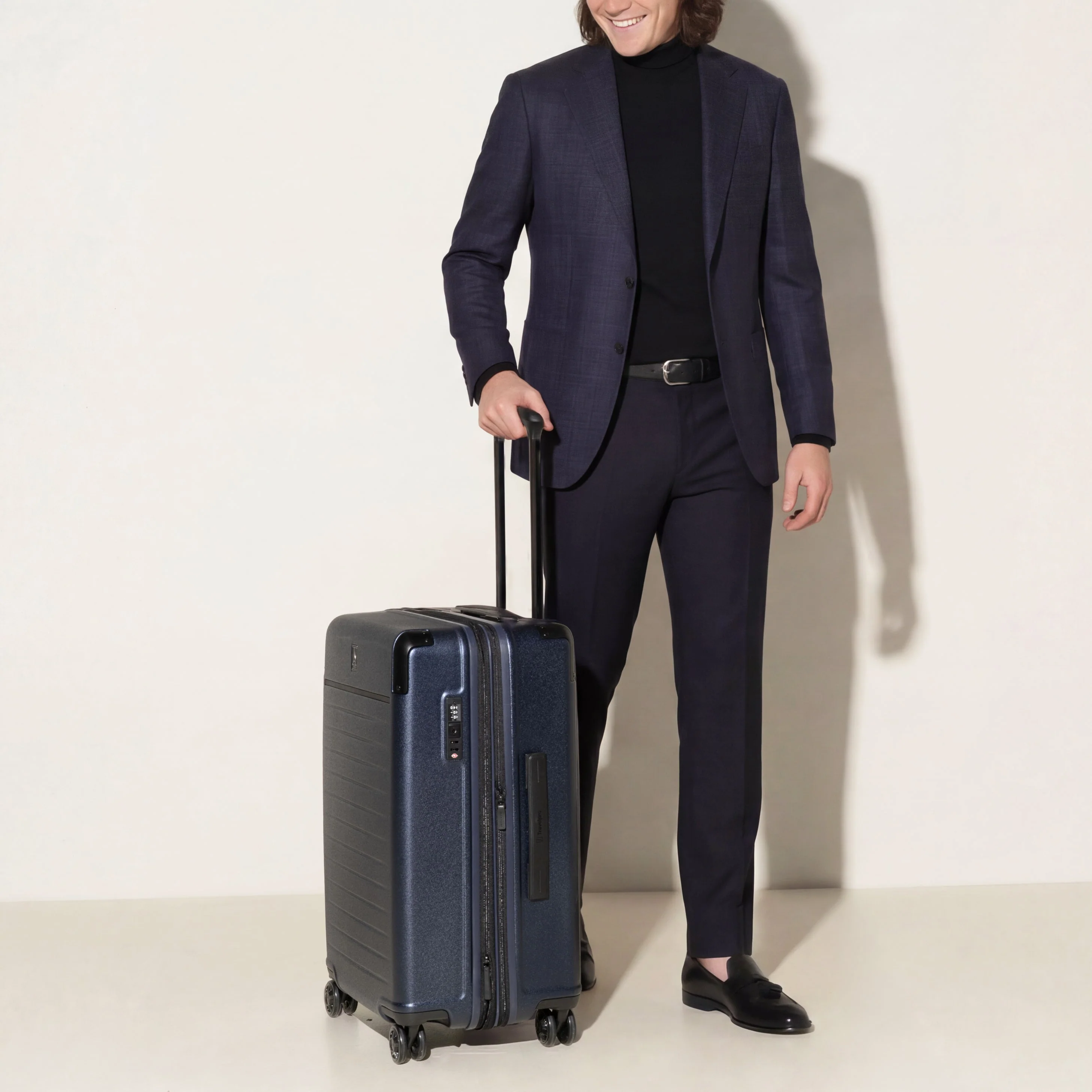 Platinum® Elite Medium Check-In Hardside Spinner - Image 30